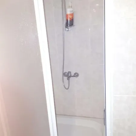 مفروشة *